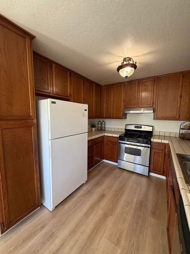 Foto del edificio - Light-Filled Modern 3 Bedroom Townhome