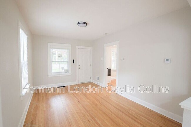Foto del edificio - 3424 Lucas and Hunt Rd