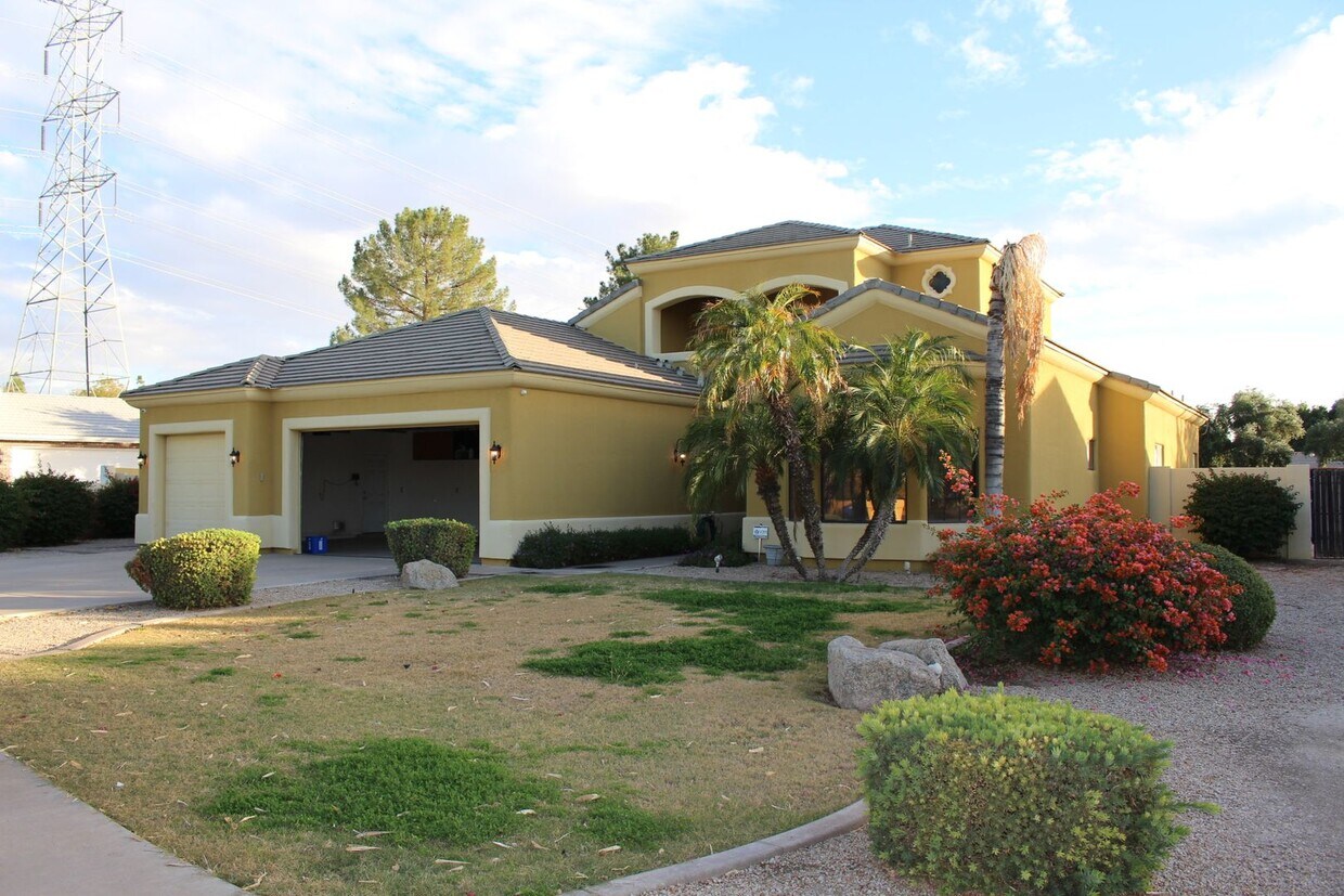 Primary Photo - Stunning 4 bedroom custom home Mesa