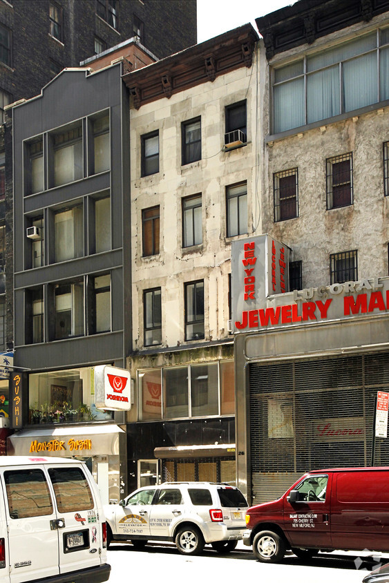 Primary Photo - 24 W 46th St