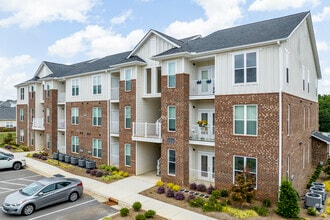 Building Photo - Mills Creek