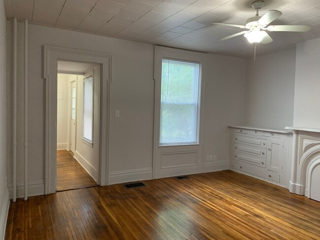 Building Photo - N Main Triplex