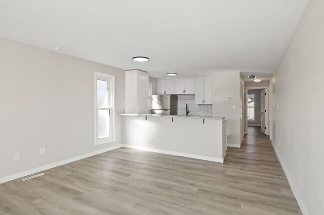 Foto del edificio - 2-Bedroom Gem with Granite Countertops Available in May