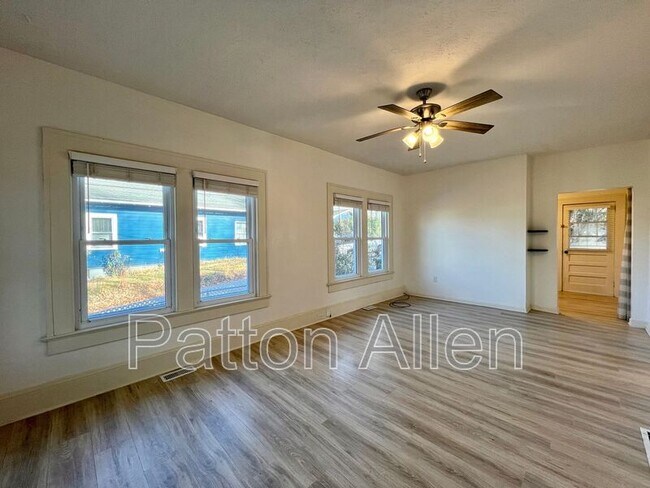 Foto del edificio - 90 Fairfax Ave