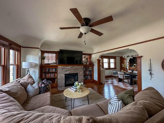 Living Room - 1405 E Elmdale Ct