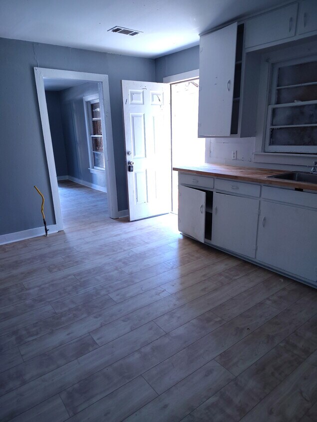 Foto del edificio - 816 W 36th St