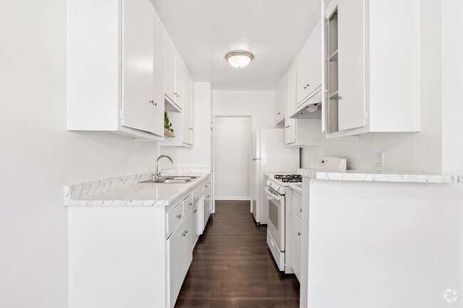 2BR, 2BA - 945SF - Kitchen - Prospect Plaza Apartments