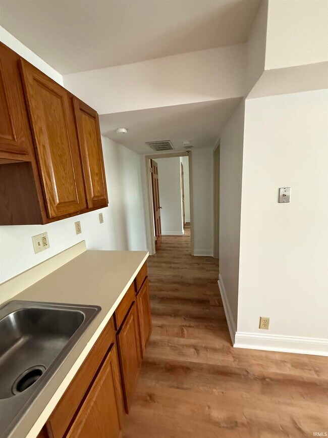 Foto del edificio - 665 St Mary's Dr