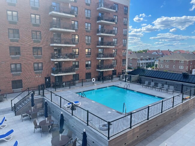 Building Photo - 220 W Broadway