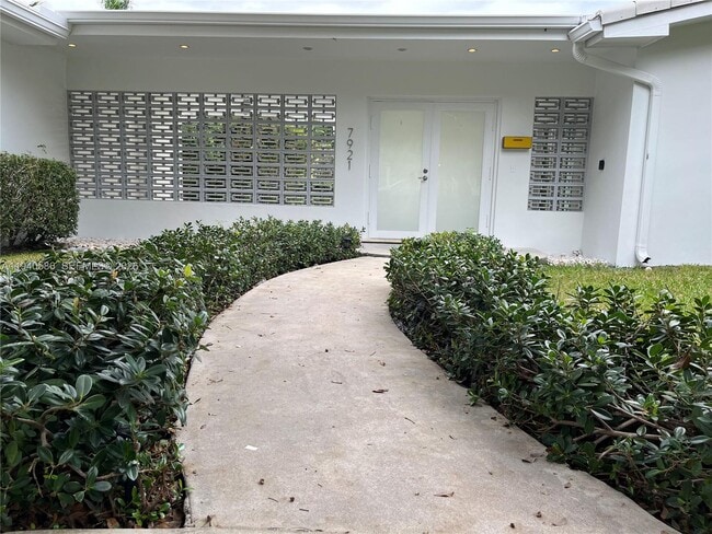 Building Photo - 7921 SW 143rd St