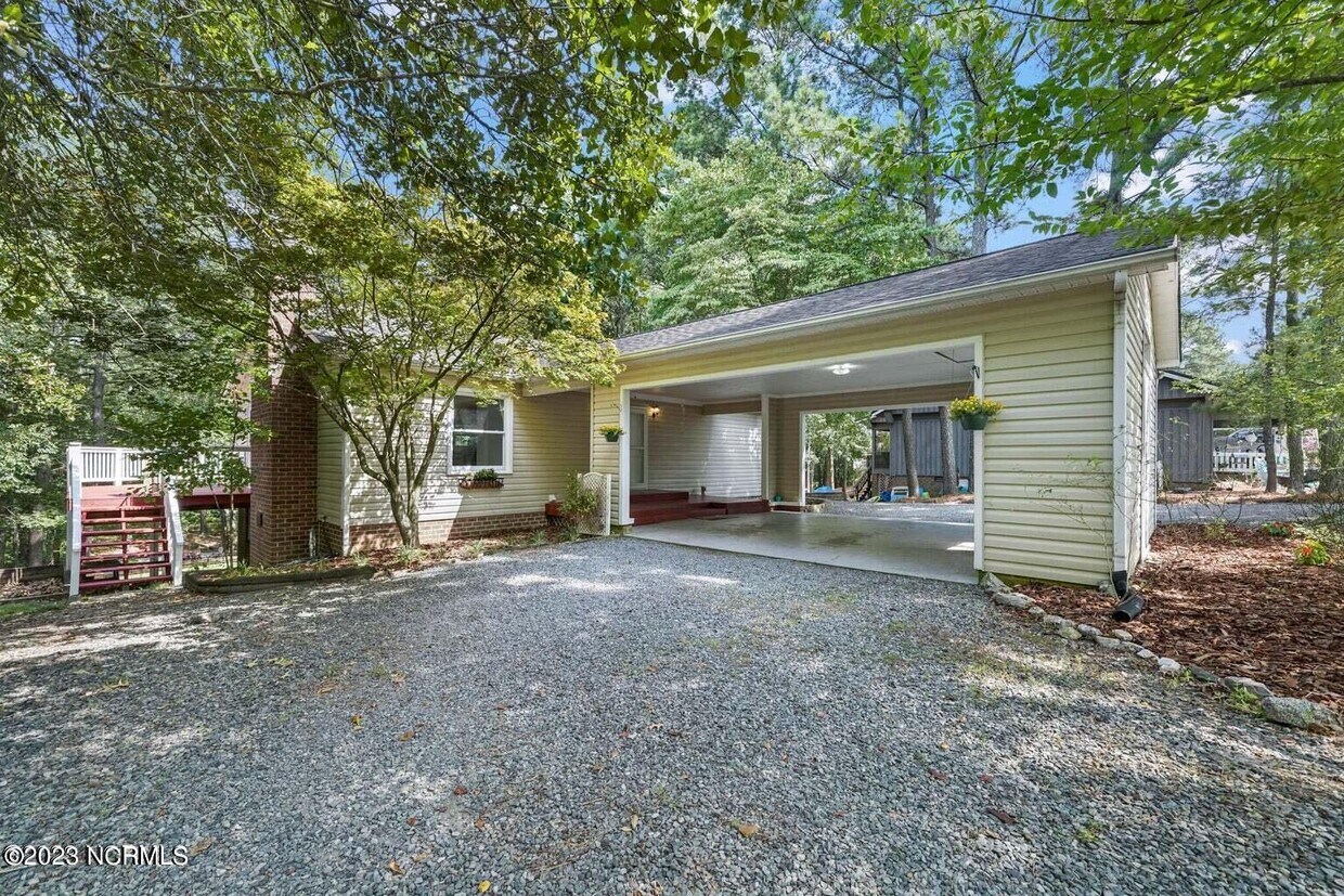 Primary Photo - 155 Edgewater Dr