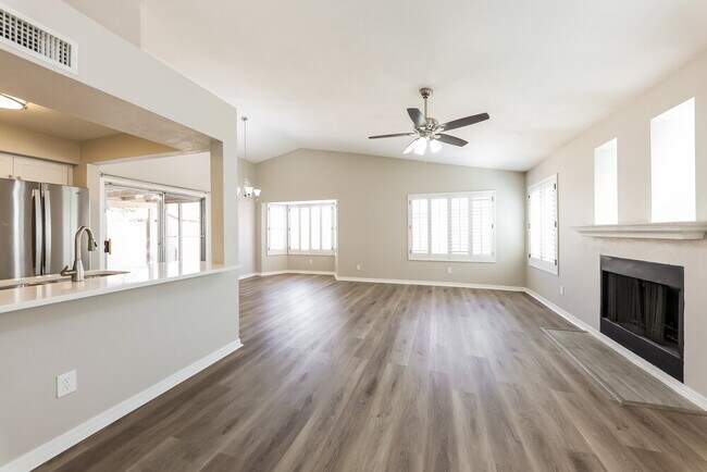 Foto del edificio - 8810 W Grovers Ave
