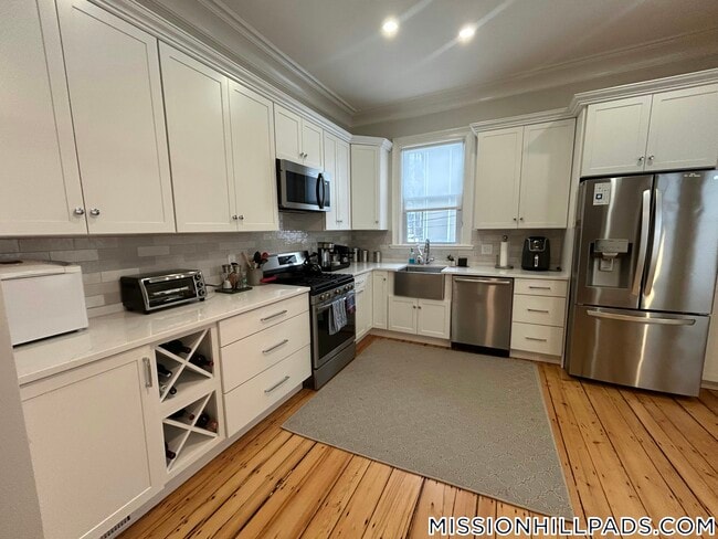 Building Photo - 1 Pickering Ave