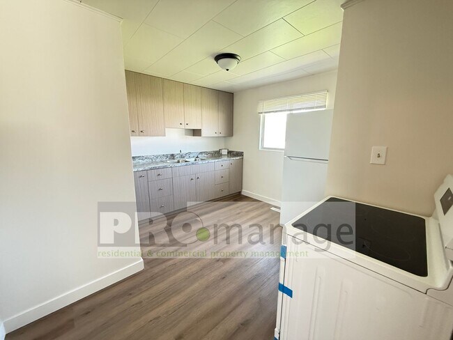 Building Photo - 629/637 Cambridge Dr.