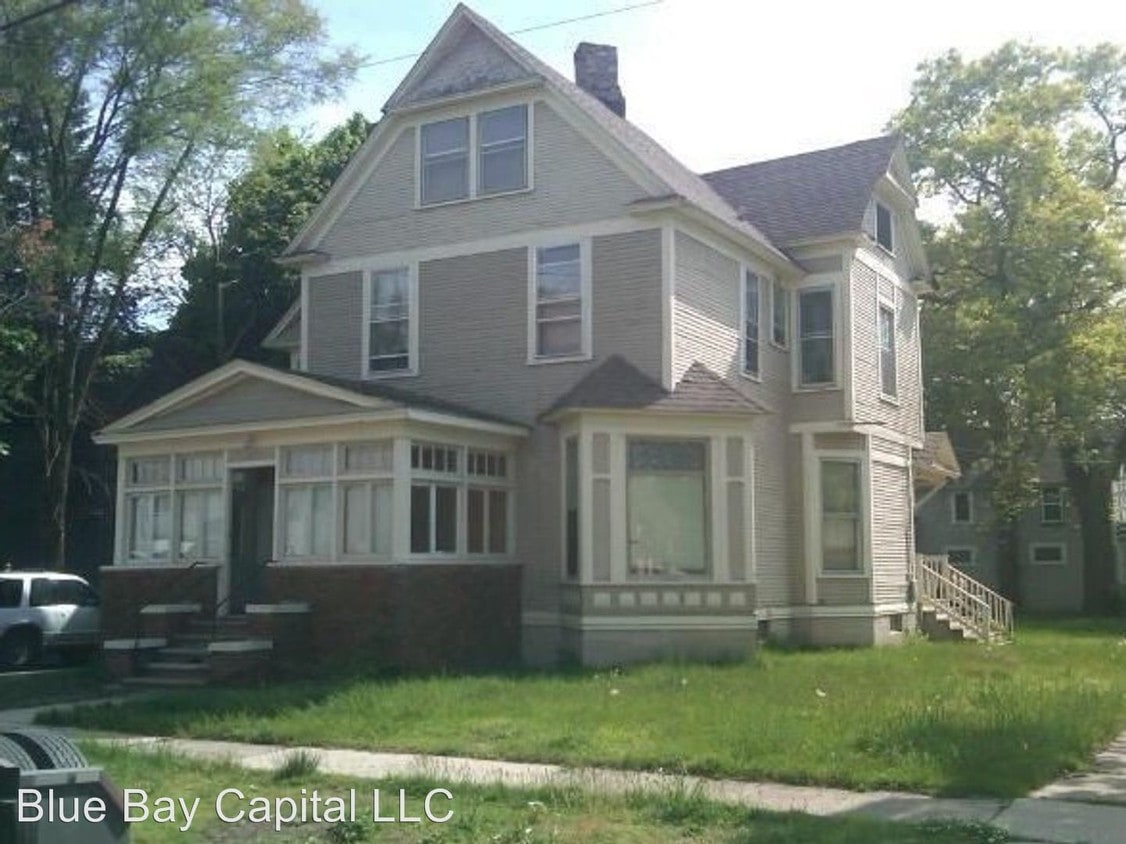 1223 Terrace St, Muskegon, MI 49442 Room for Rent in Muskegon, MI