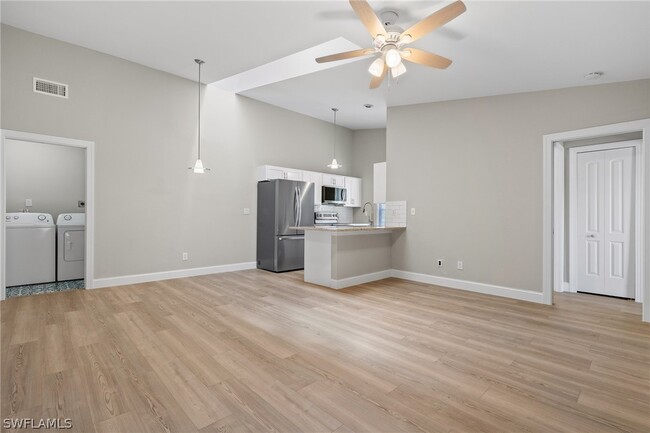 Building Photo - 5105 SW Courtyards Ct