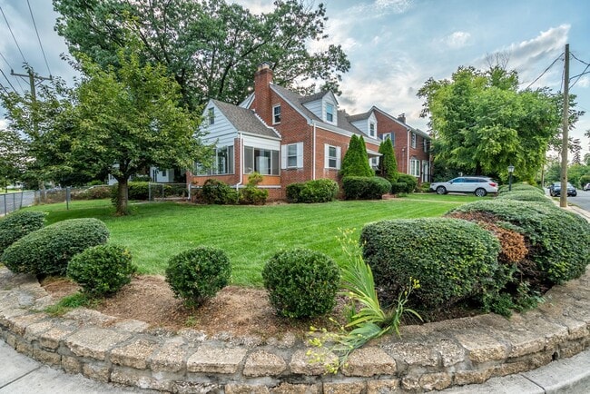 Photo - Beautiful And Classic 3 Bedroom 2.5 Bathroom Cape Cod In Much Sought After Country Club Community House