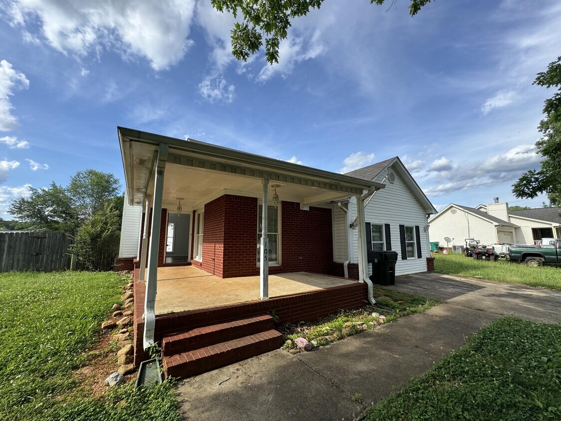 Foto principal - 105 Ed Milner Dr