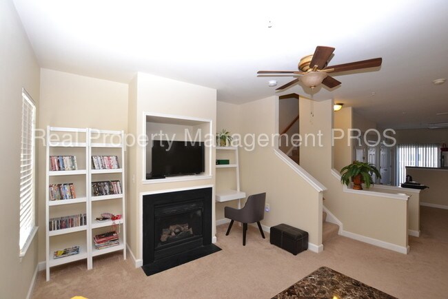 Building Photo - 42451 Rockrose Sq