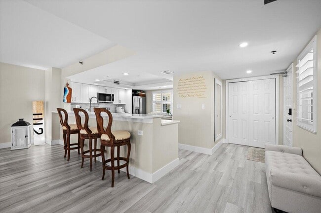 Foto del edificio - 364 Golfview Rd