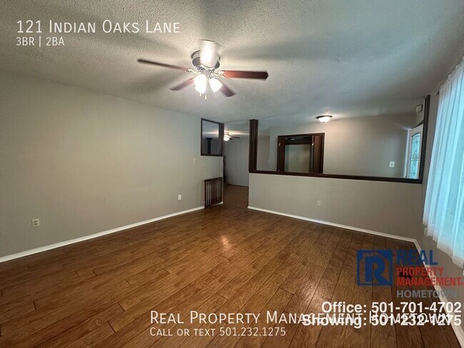 Foto del edificio - 121 Indian Oaks Ln