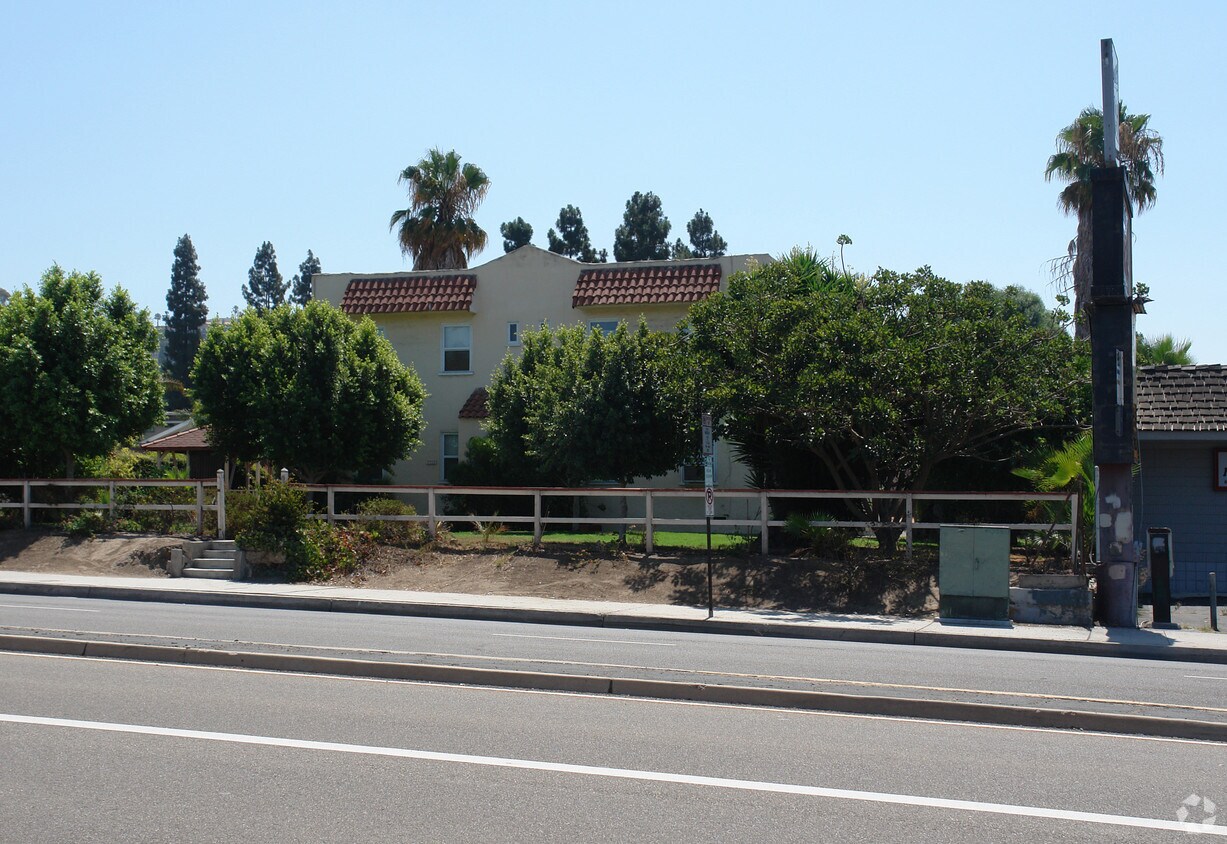 Primary Photo - 7713-7717 University Ave