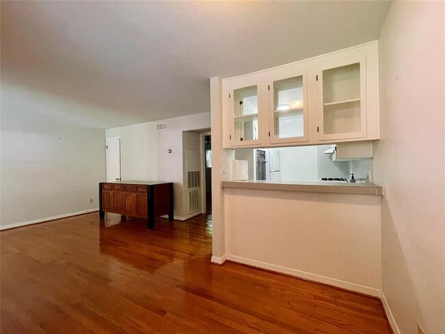 Building Photo - 3420 Mt Vernon St