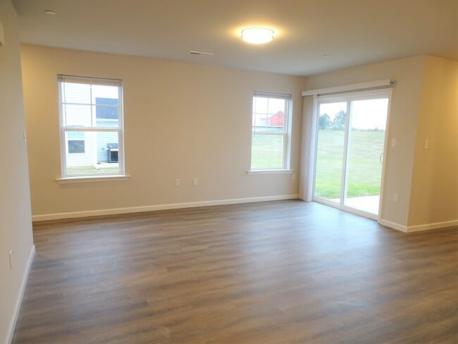 Building Photo - 14 Cobblestone Ct