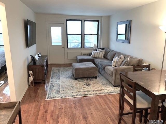 Foto principal - 10 Monroe Blvd