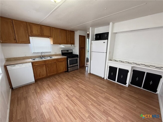 Building Photo - 222 Six Pines Rd