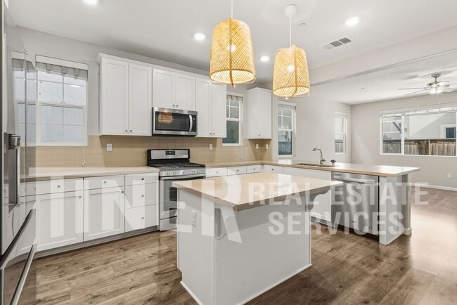 Foto del edificio - 3255 Pitkin Way