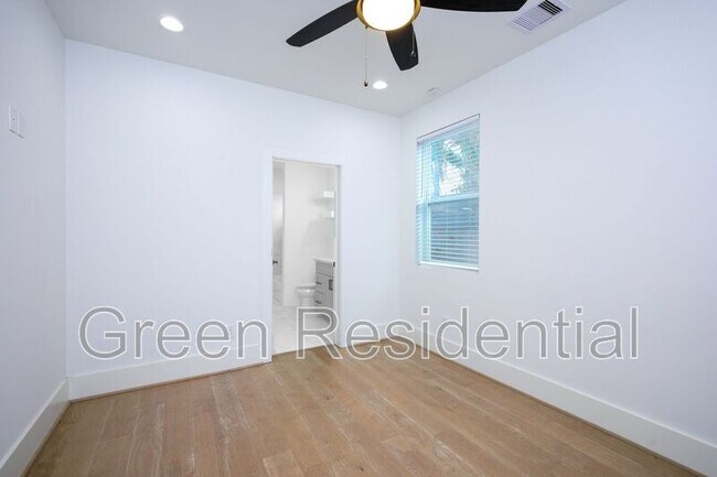 Foto del edificio - 2407 Anita St