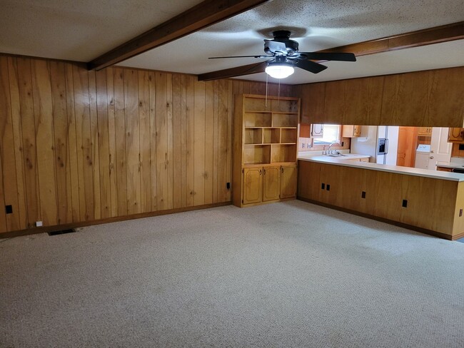 Foto del edificio - 912 N Main St