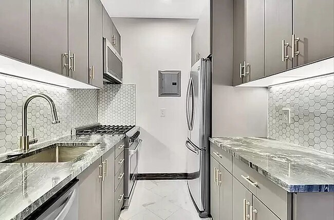 Foto del edificio - 121 E 37th St