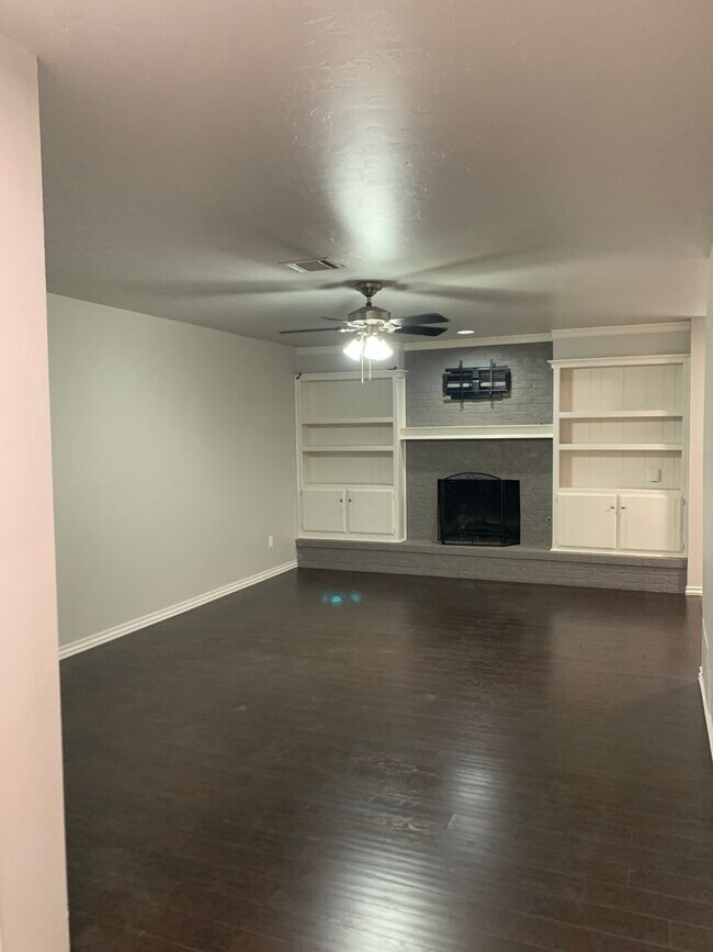 Foto del edificio - 517 Post Oak Ln
