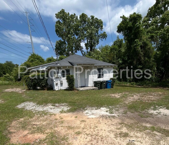 Building Photo - West Columbia Home