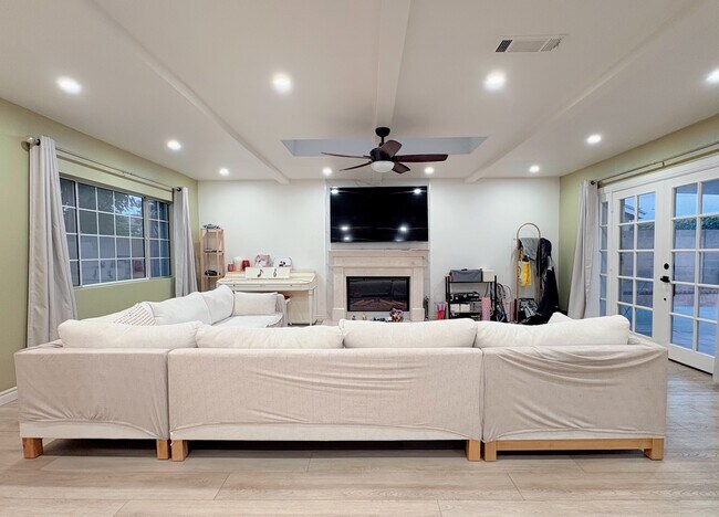 Foto del edificio - 10322 Barbara Anne St