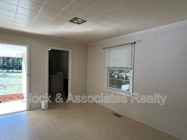 Building Photo - 710 Glenn St