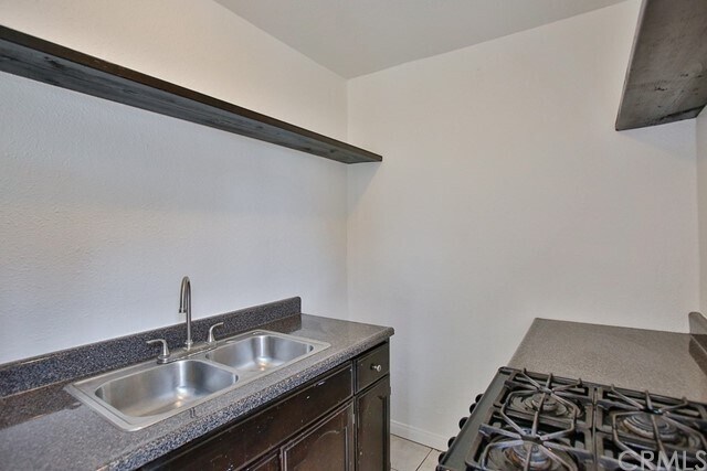 Building Photo - 607 Camulos St