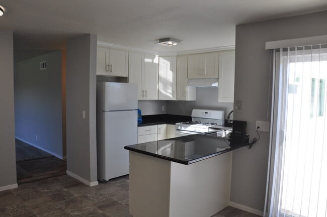 Building Photo - 734 Webster Dr