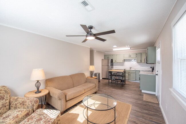 Foto del edificio - 545 S Main St