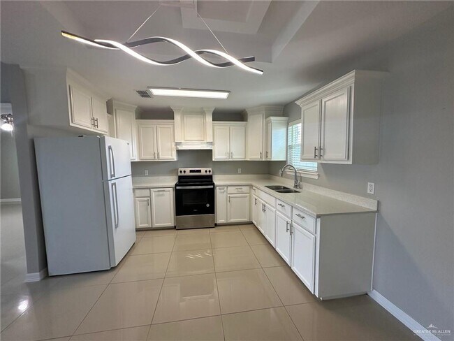 Building Photo - 16 Whitewing St