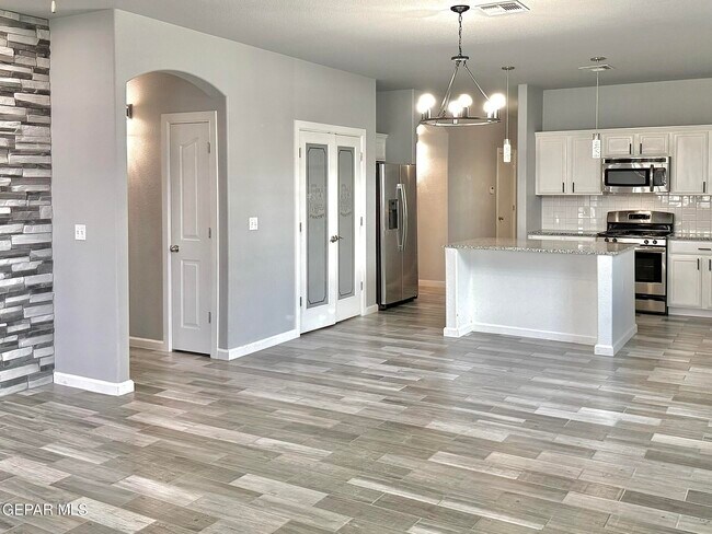 Building Photo - 13139 Saker Dr
