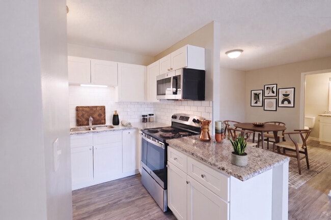 Renovated One Bedroom Apartments at Triangle Park in Durham, NC - Triangle Park Apartments