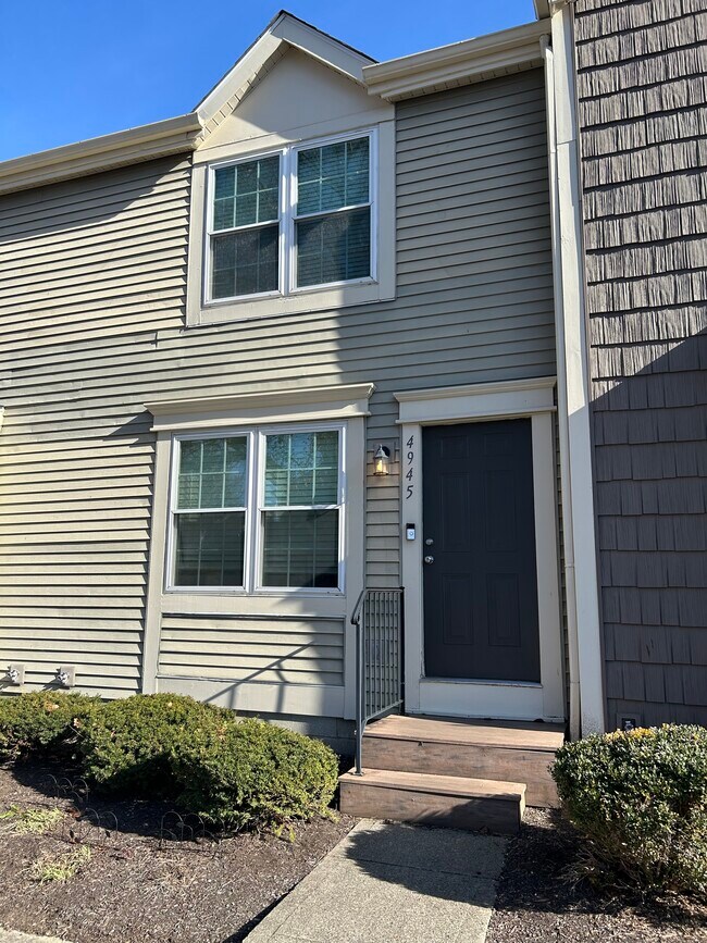 Foto del edificio - 4945 Singleton Dr