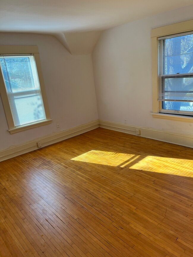 Foto del edificio - 872 19th Ave SE