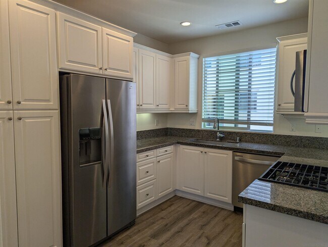 Building Photo - 16045 Veridian Cir