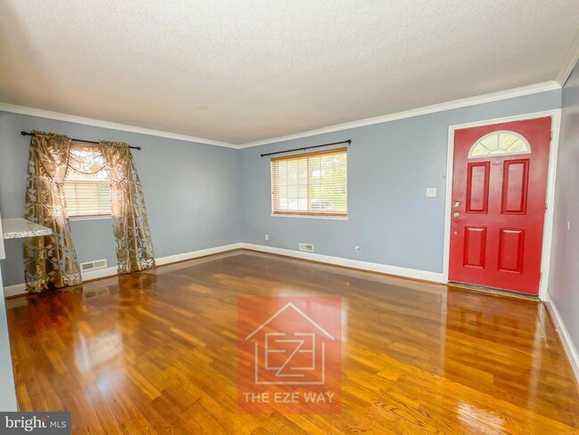 Building Photo - 3217 St Lukes Ln