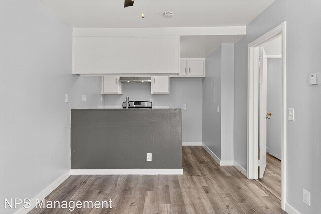 Foto del edificio - 1 br, 1 bath Apartment - 533 E 11th Street...