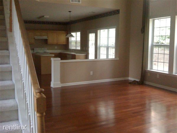 Foto del edificio - 335 Chichester Ct